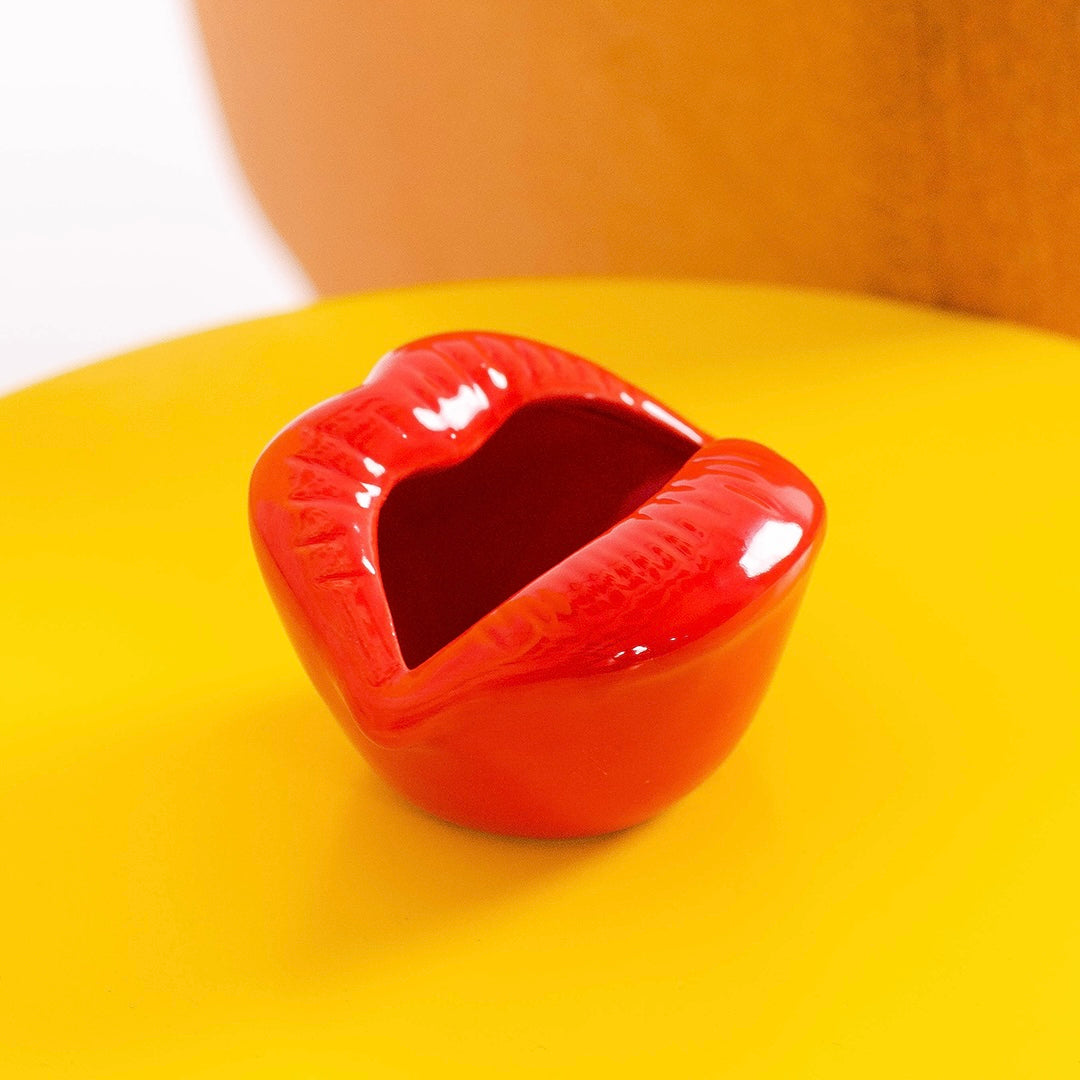 Lip Ashtray